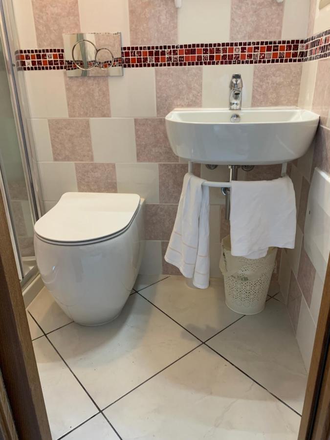Twin Room Private Bathroom