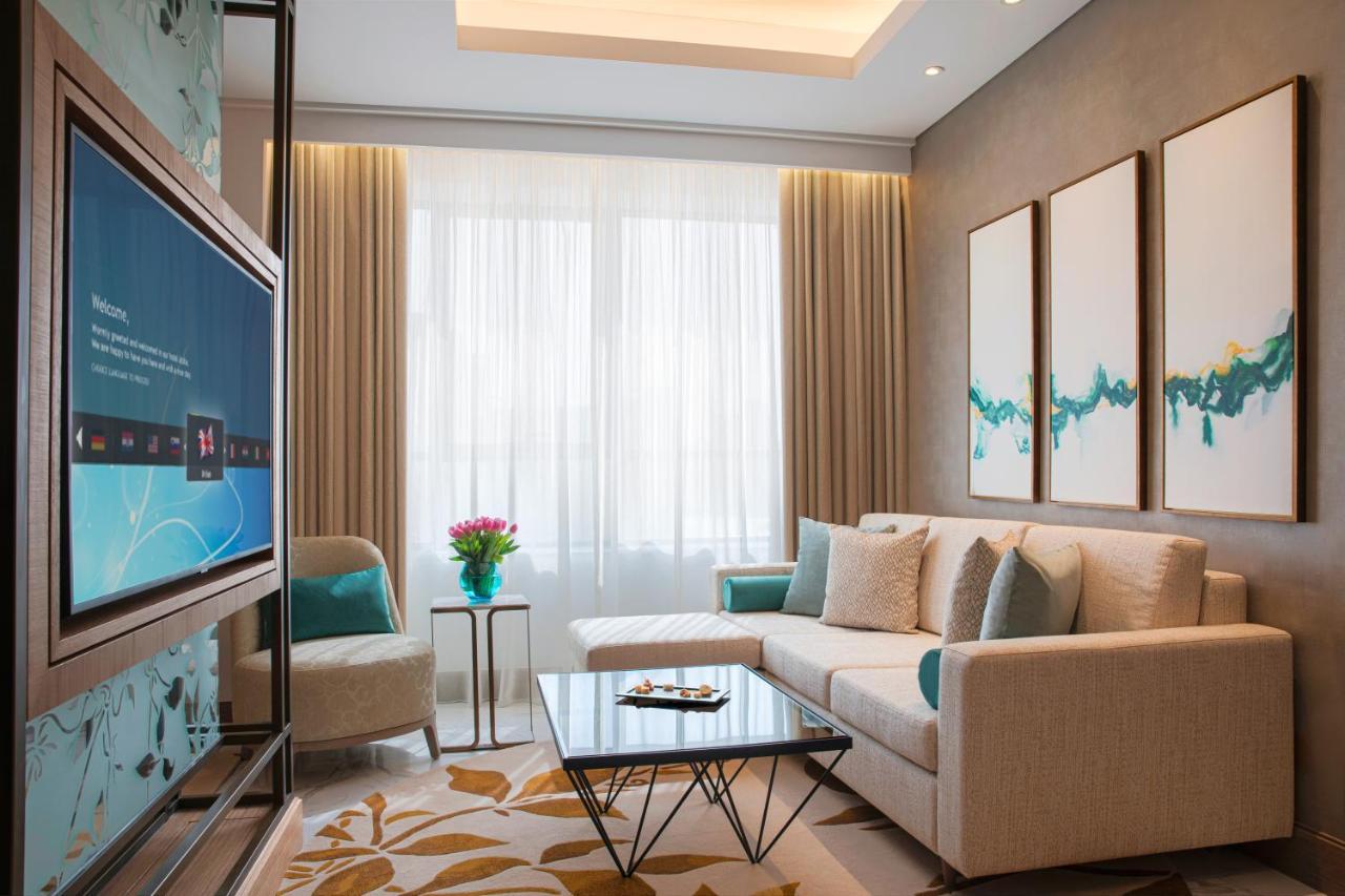 King Bed Room City View
