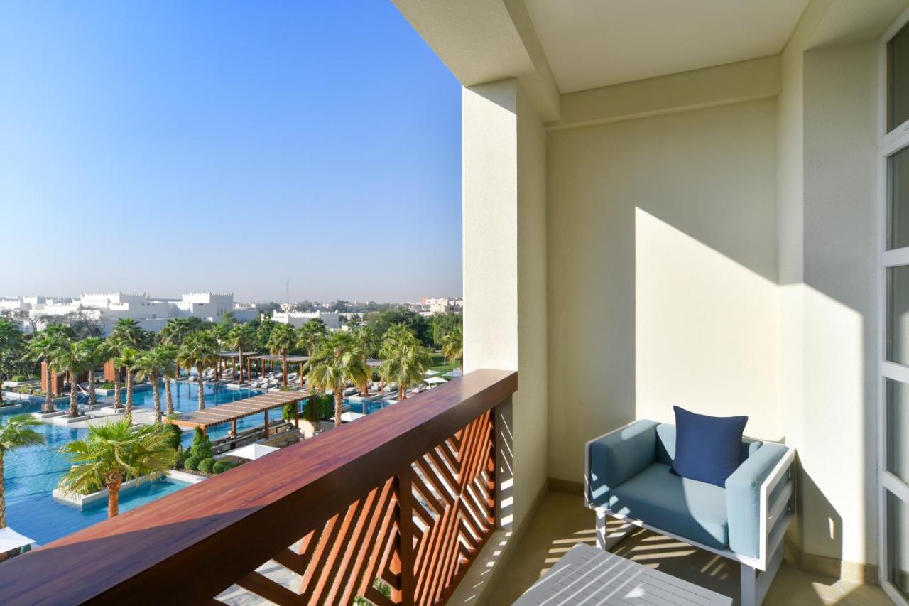 Deluxe Pool View Guest room 1 King Balcony