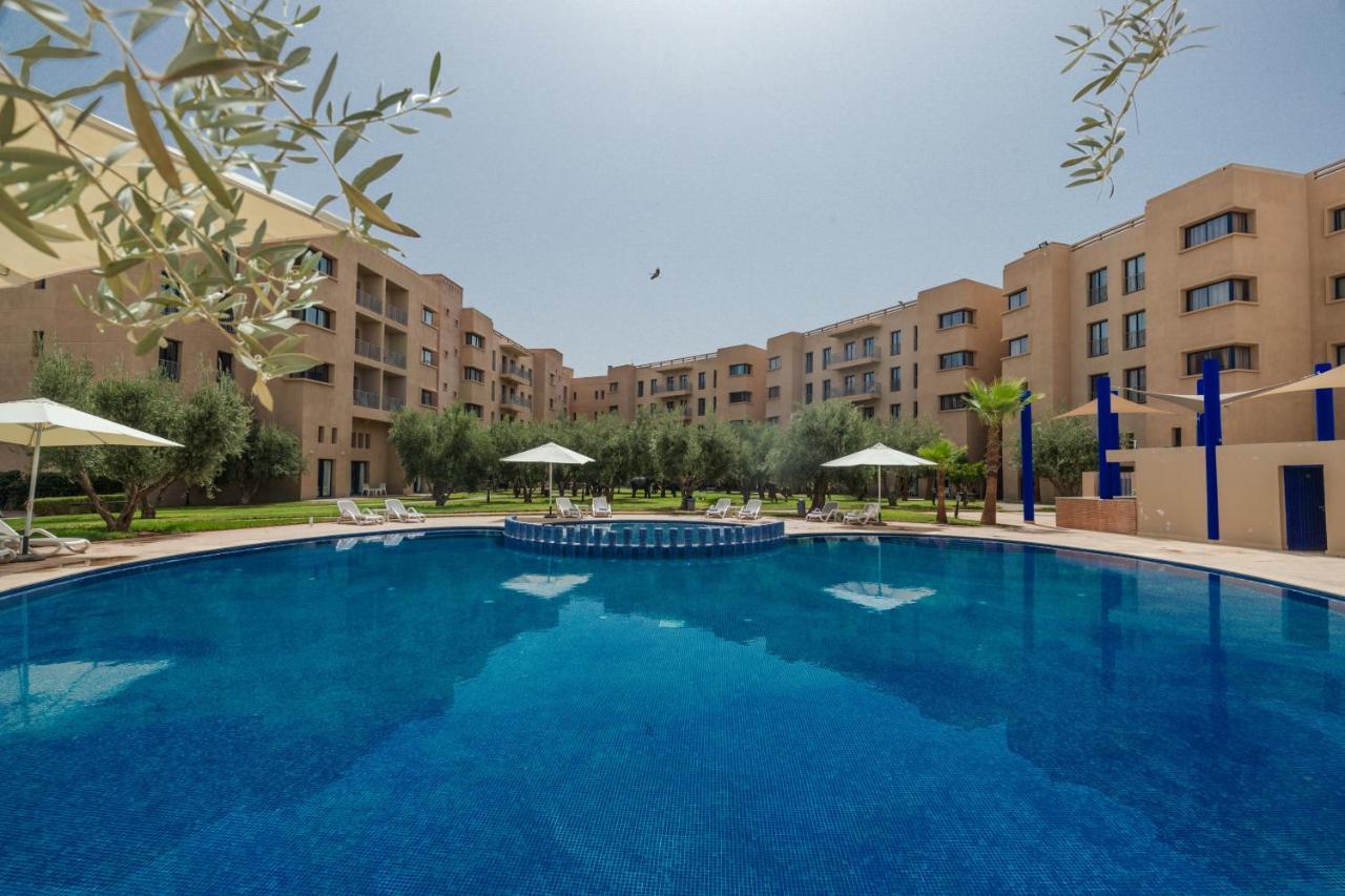 Senior Apartment with Pool View