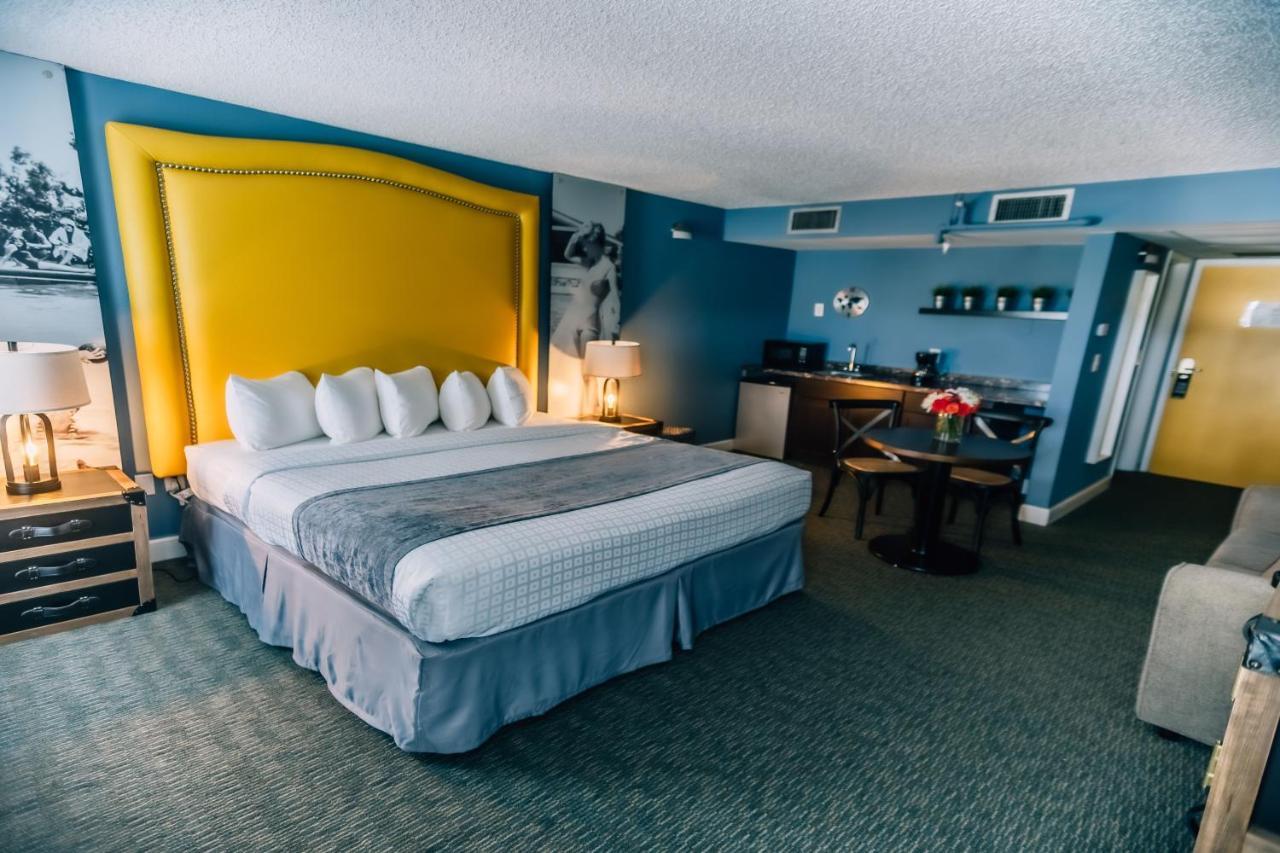 Suíte com Cama King-size e Sofá-cama