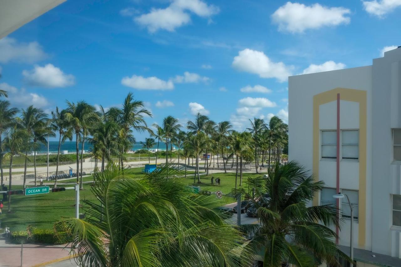 Habitación King con vistas parciales al mar