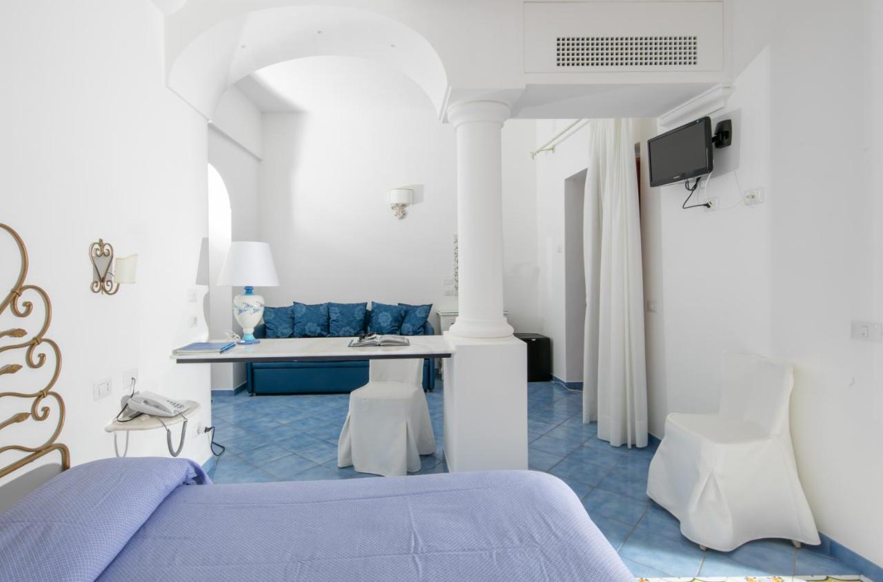 Classic Triple Room Partial Sea View