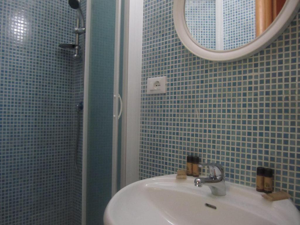Standard Double or Twin Room Private Bathroom