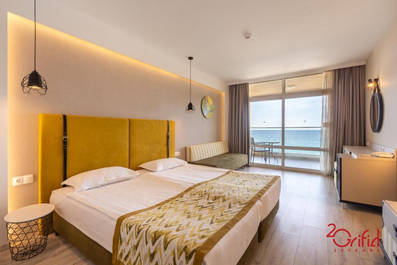 Double or Twin Room with Sea View - Free Infinity Pool and Private Beach Access
