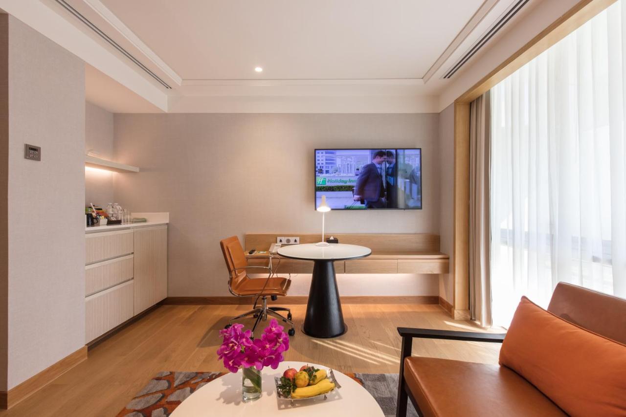 1 King One-Bedroom Suite Living Area
