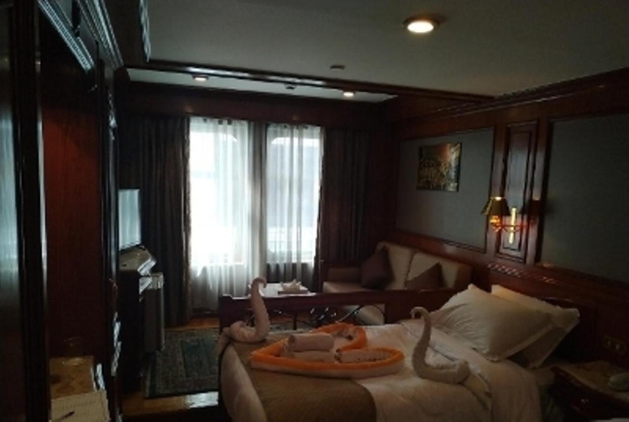 Double or Twin Room Private Bathroom