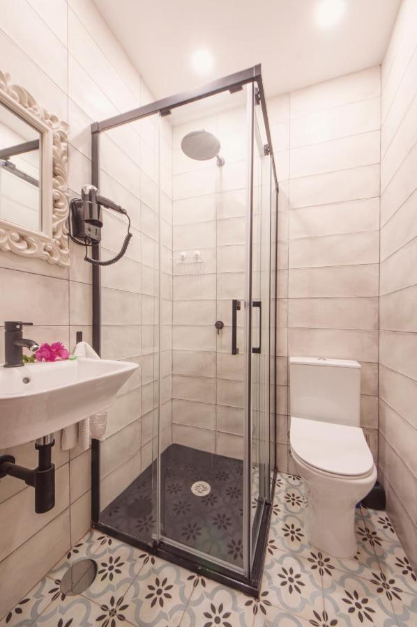 Double Room Private Bathroom