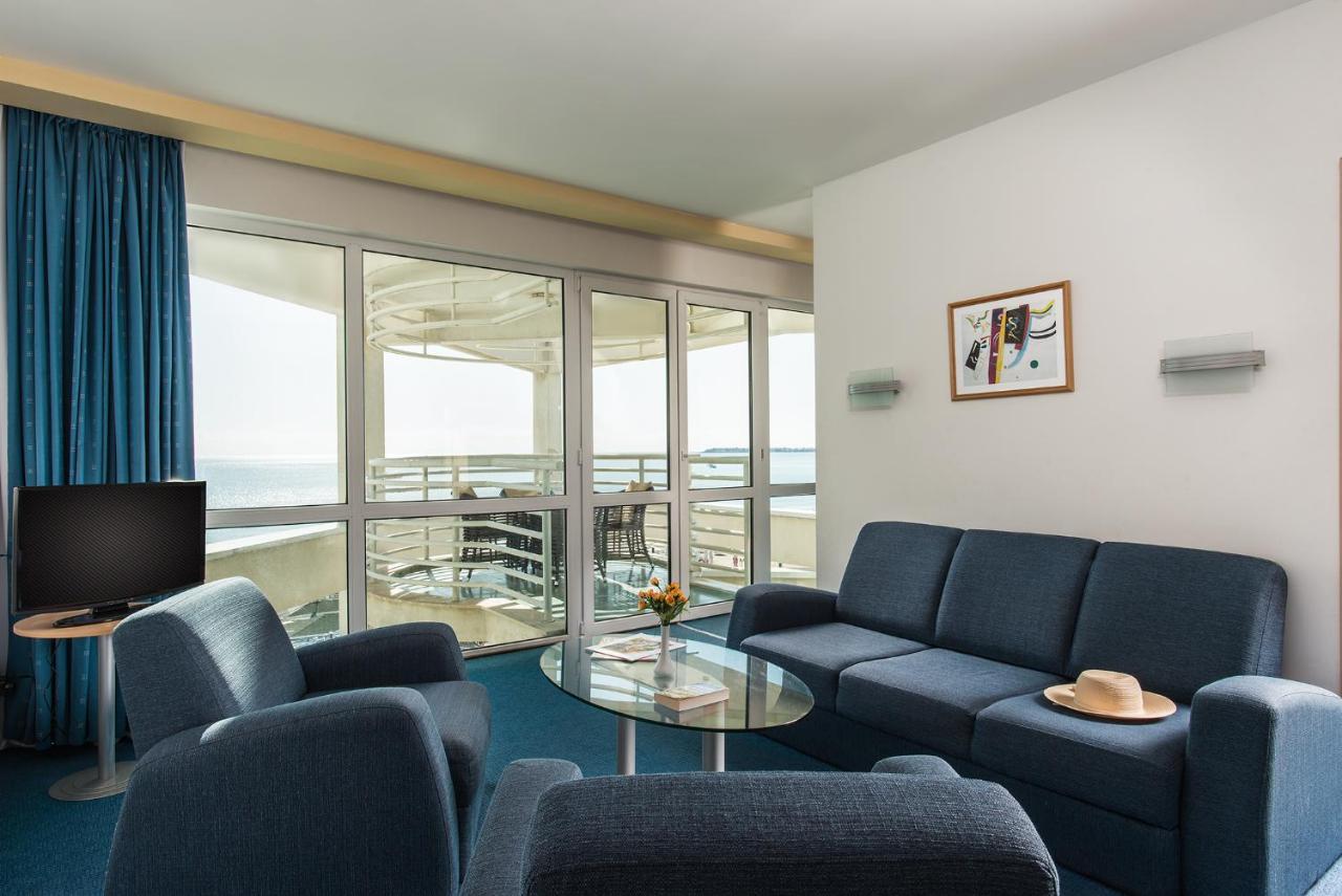 Deluxe Two-Bedroom Apartment Balcony