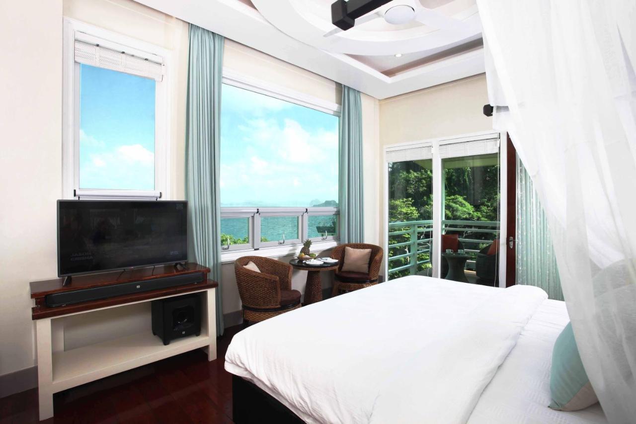 Signature Suite Panoramic Ocean View