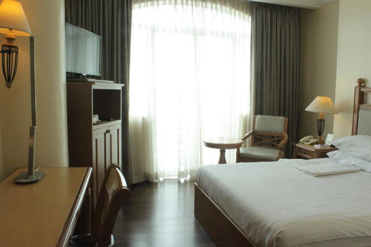 Deluxe Queen Room