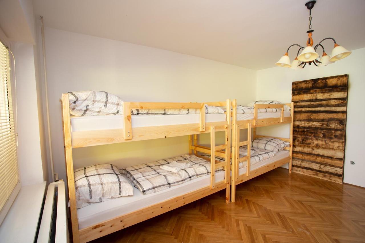 Bed 6-Bed Dormitory Room