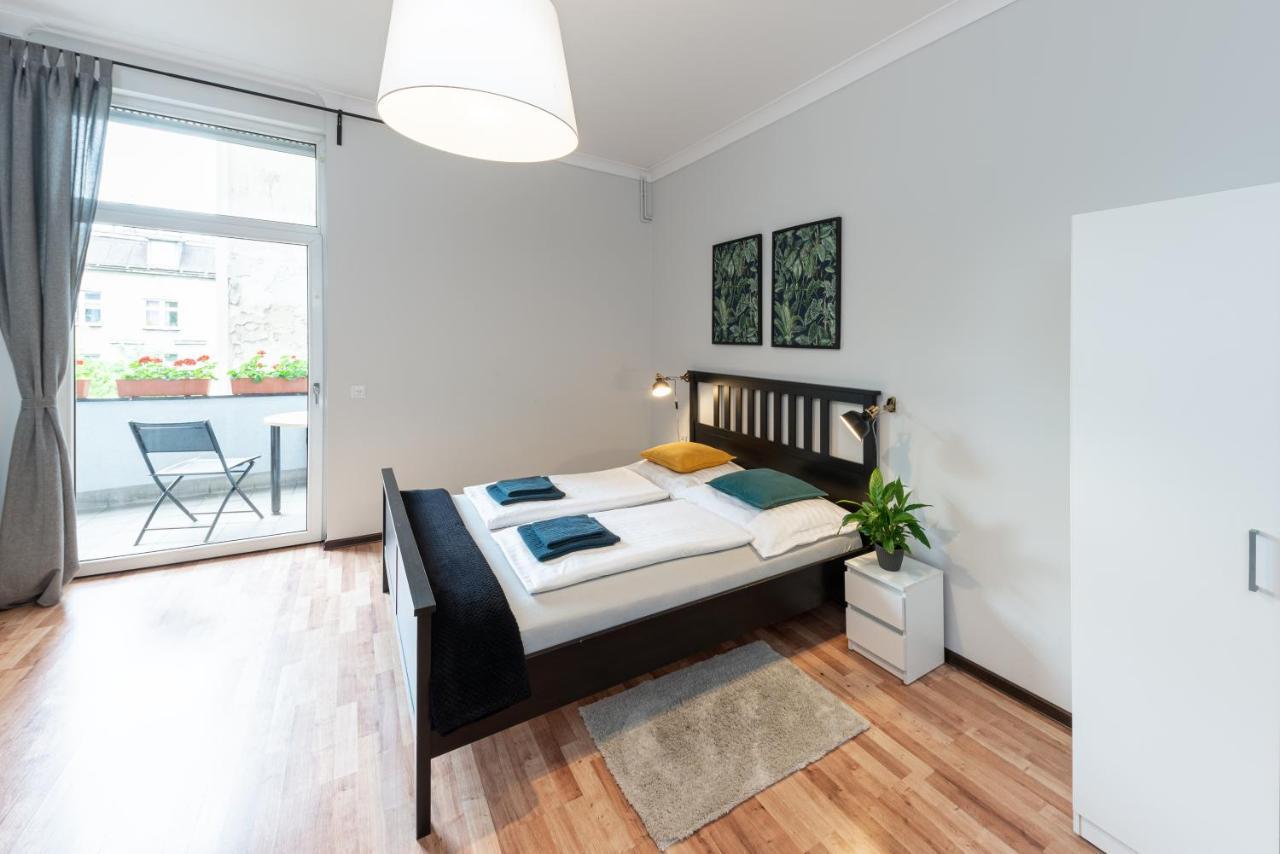Doppelzimmer mit Gemeinschaftsbad und Balkon