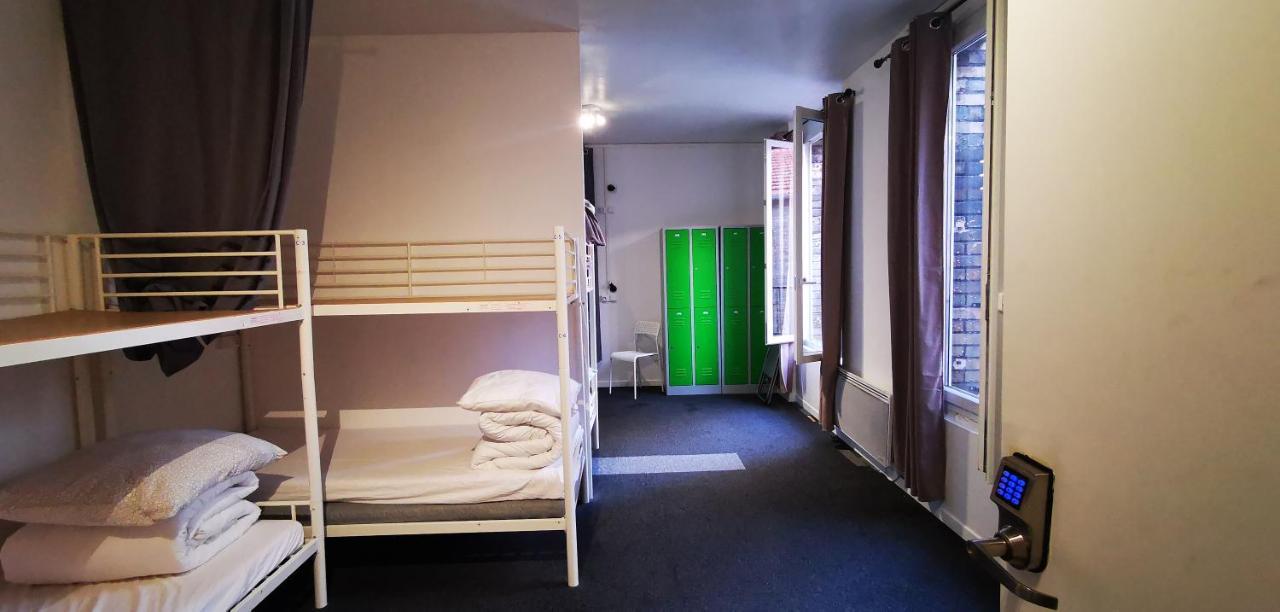 Bunk Bed Mixed Dormitory Room