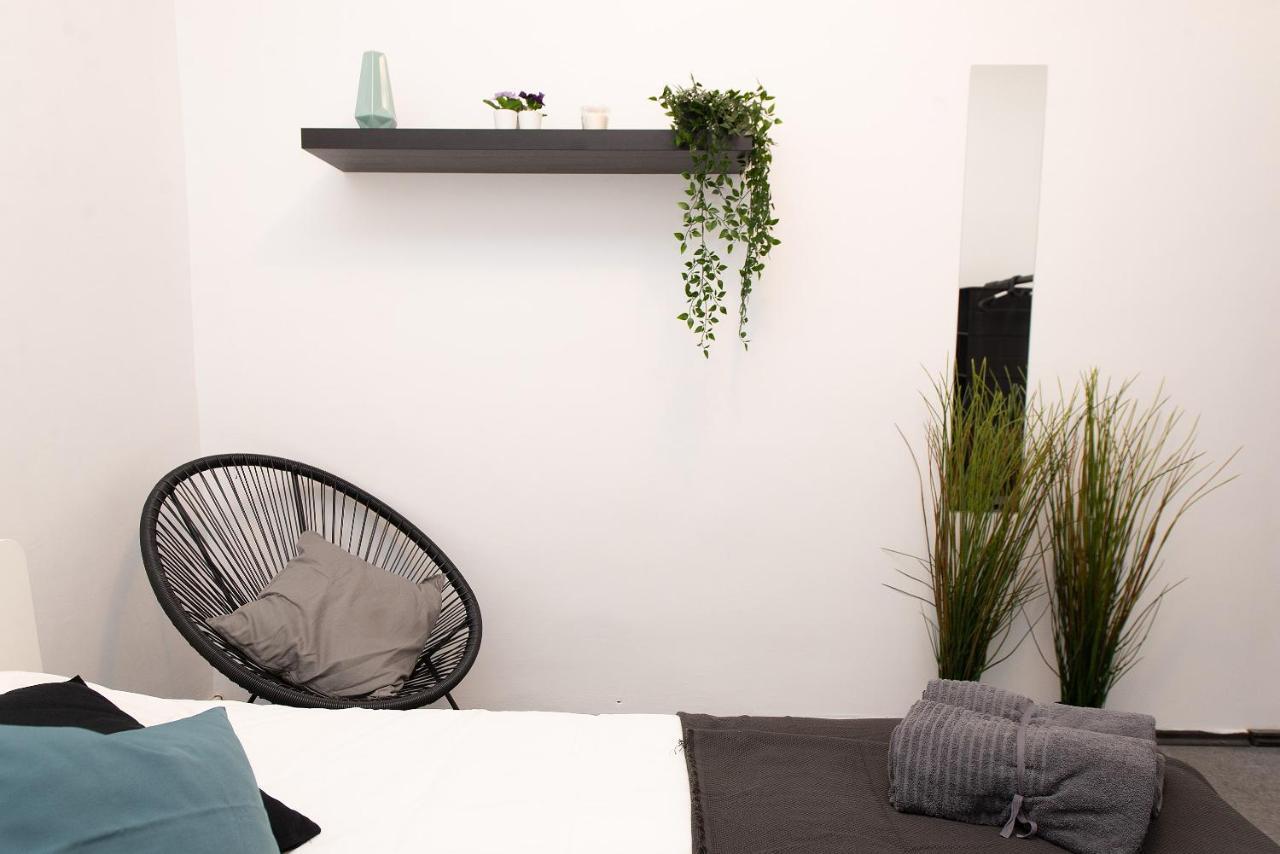 Double Room without Window with Shared Bathroom