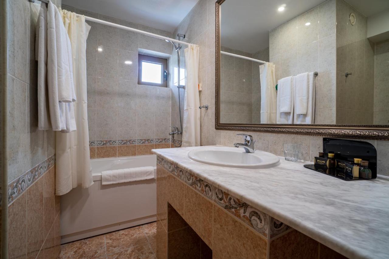 Habitación Doble con balcón y vistas al parque (2 adultos + 2 niños) - 2 camas