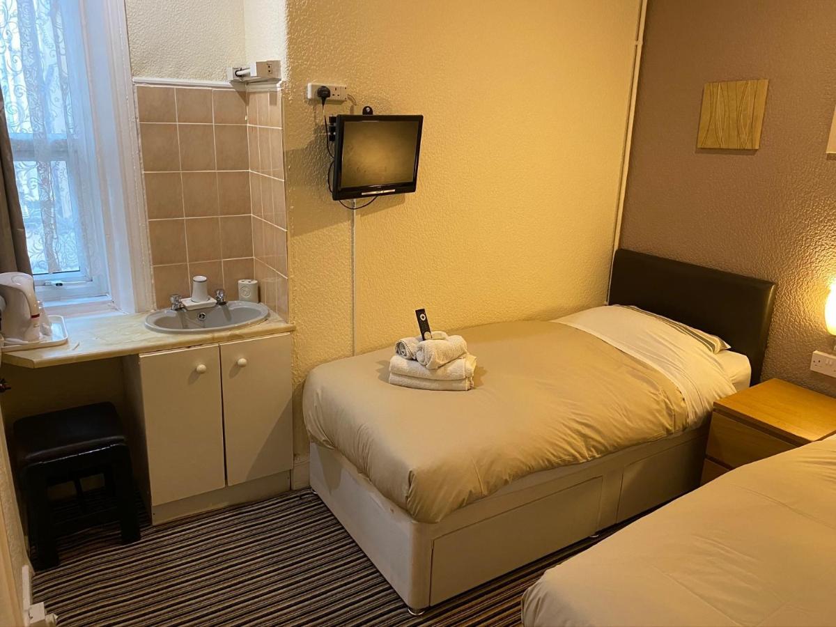 Twin Room Private Bathroom