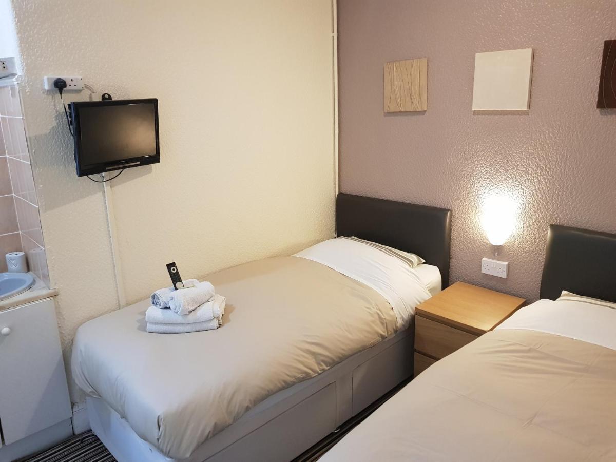 Twin Room Private Bathroom