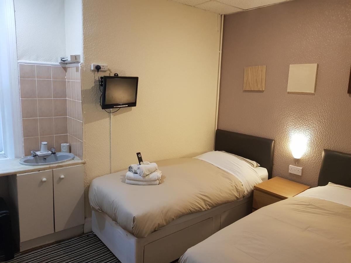 Twin Room Private Bathroom