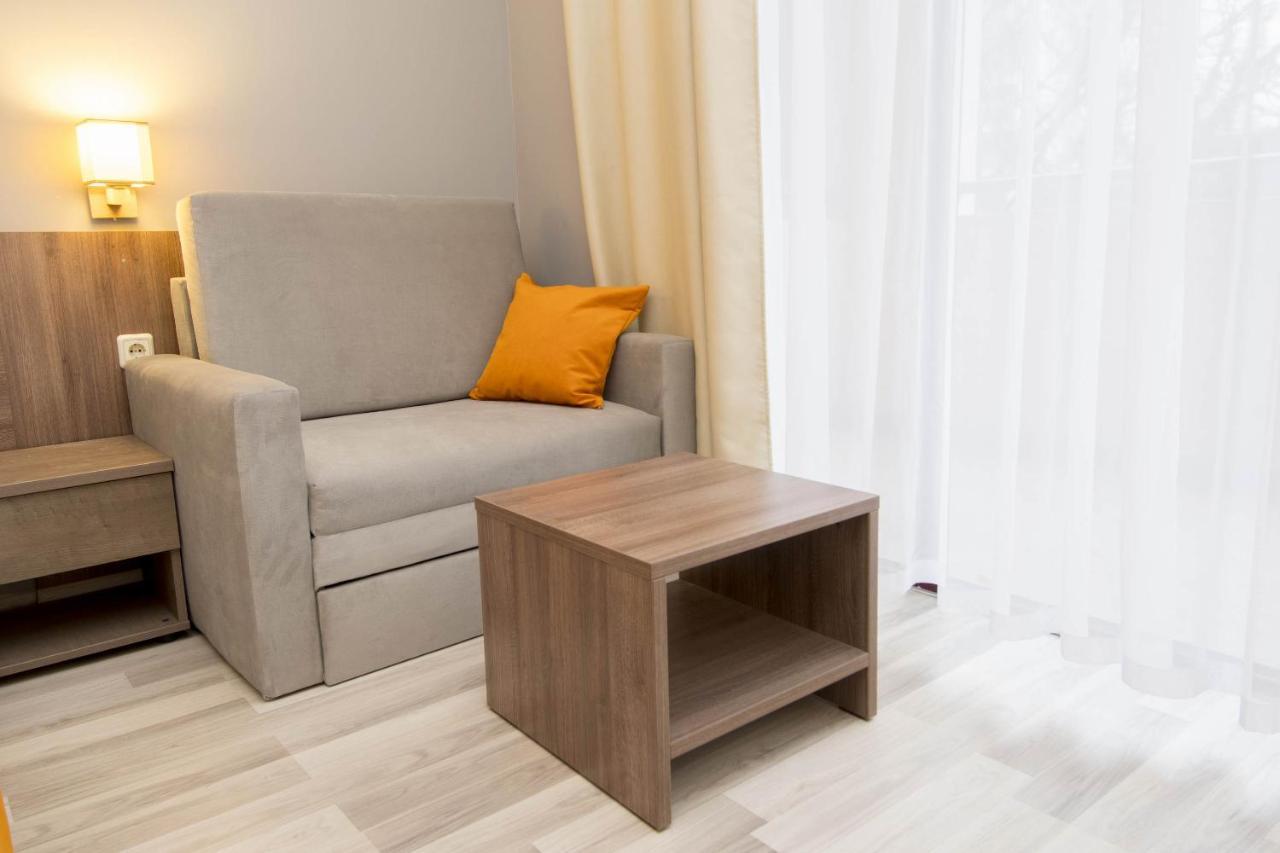 One-Bedroom Suite Balcony,1068731056:JPEG
