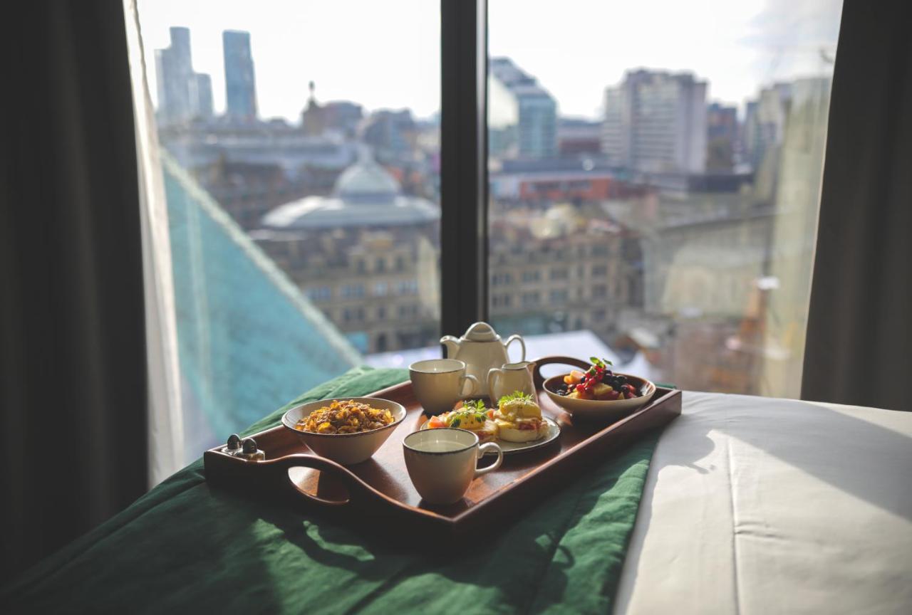 Standard Queen Room with City View