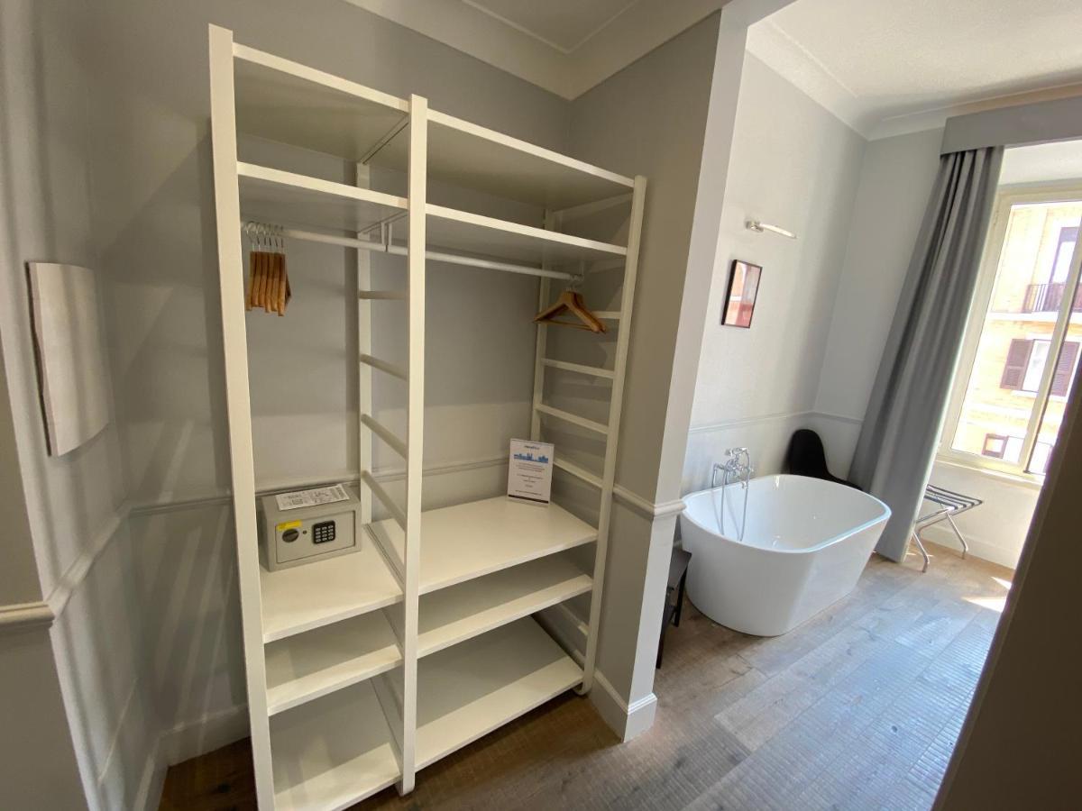 Deluxe Double Room Bath