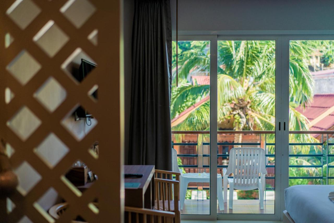 Deluxe Double Room Pool View