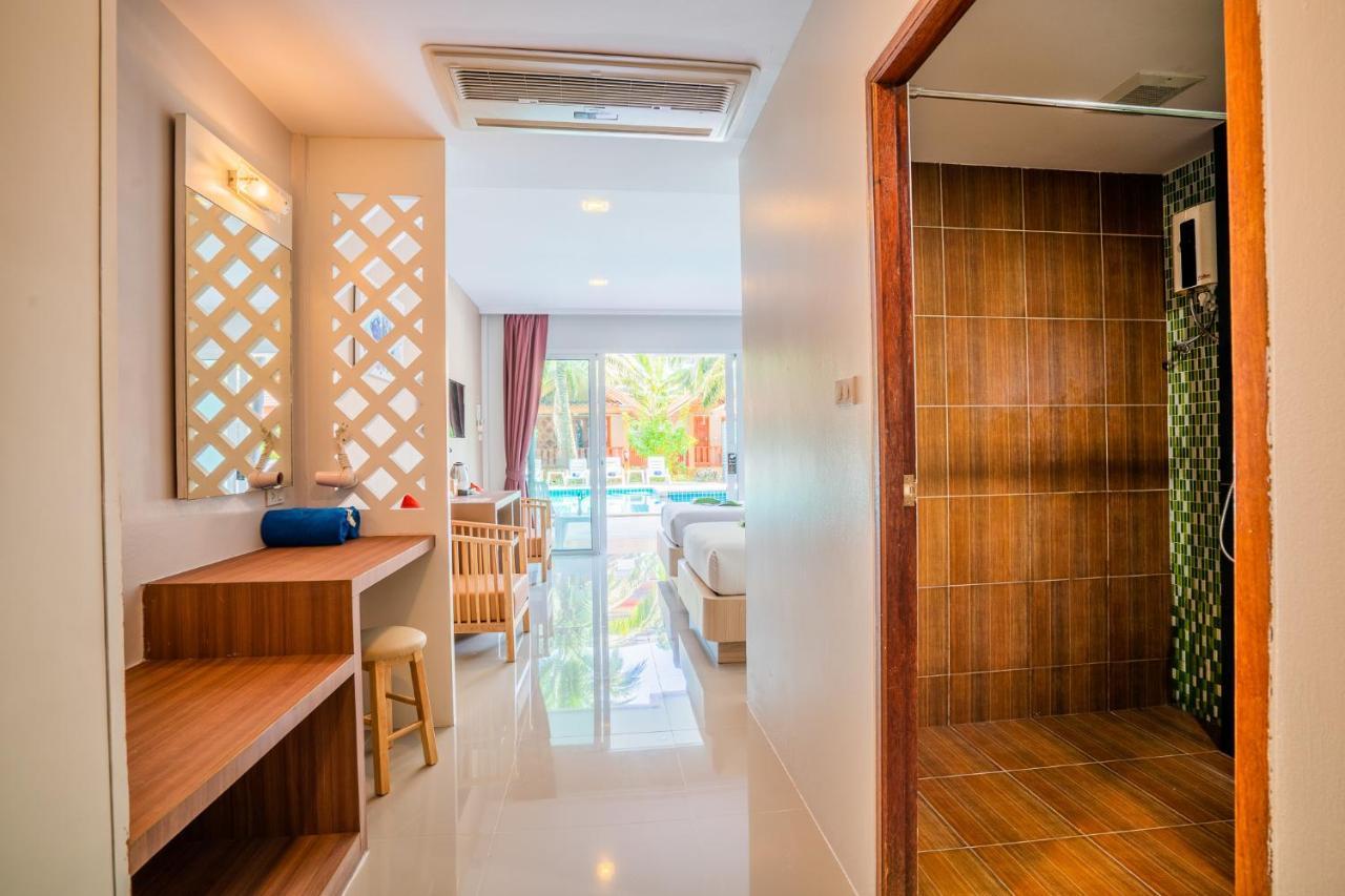 Deluxe Twin Room Pool View