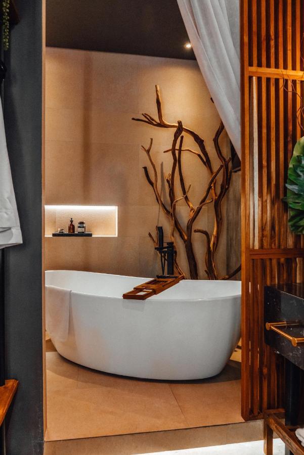 Deluxe Double Room Bath