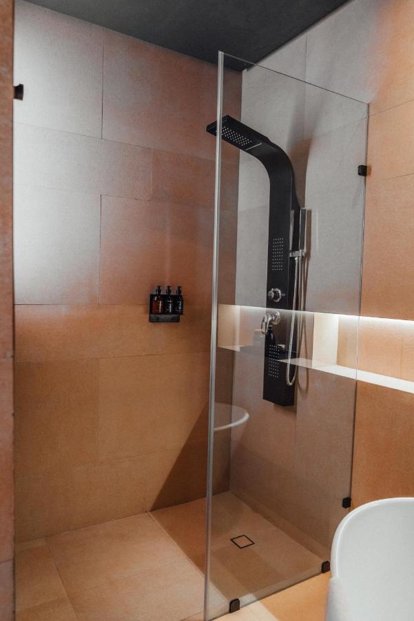 Deluxe Double Room Bath