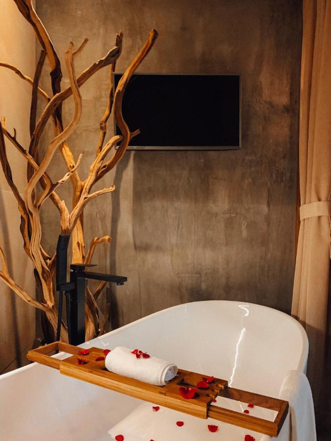 Deluxe Double Room Bath