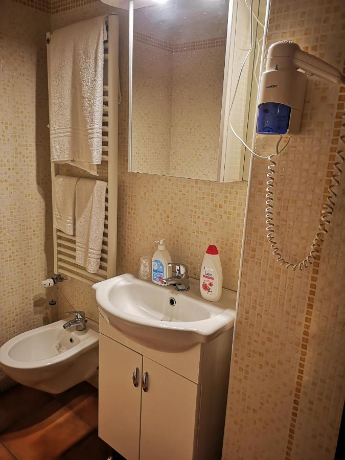 Double Room Bathroom