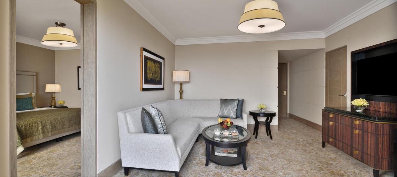 Taj Club Balcony Suite 