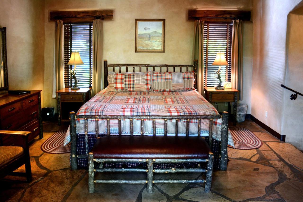 The Flat Rock Hickory with Day Bed,1076986882:JPEG