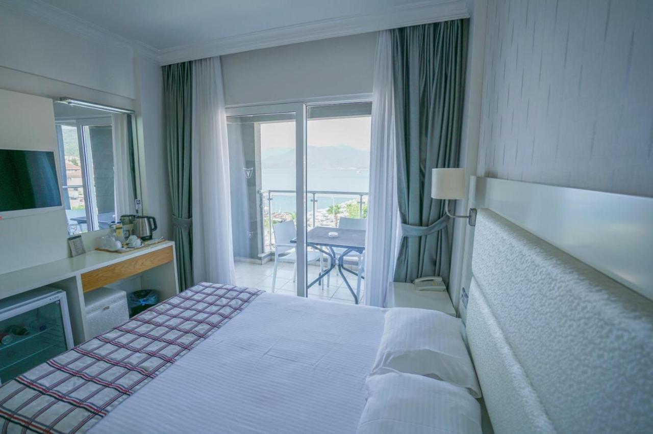 Habitación Doble Deluxe con vistas laterales al mar