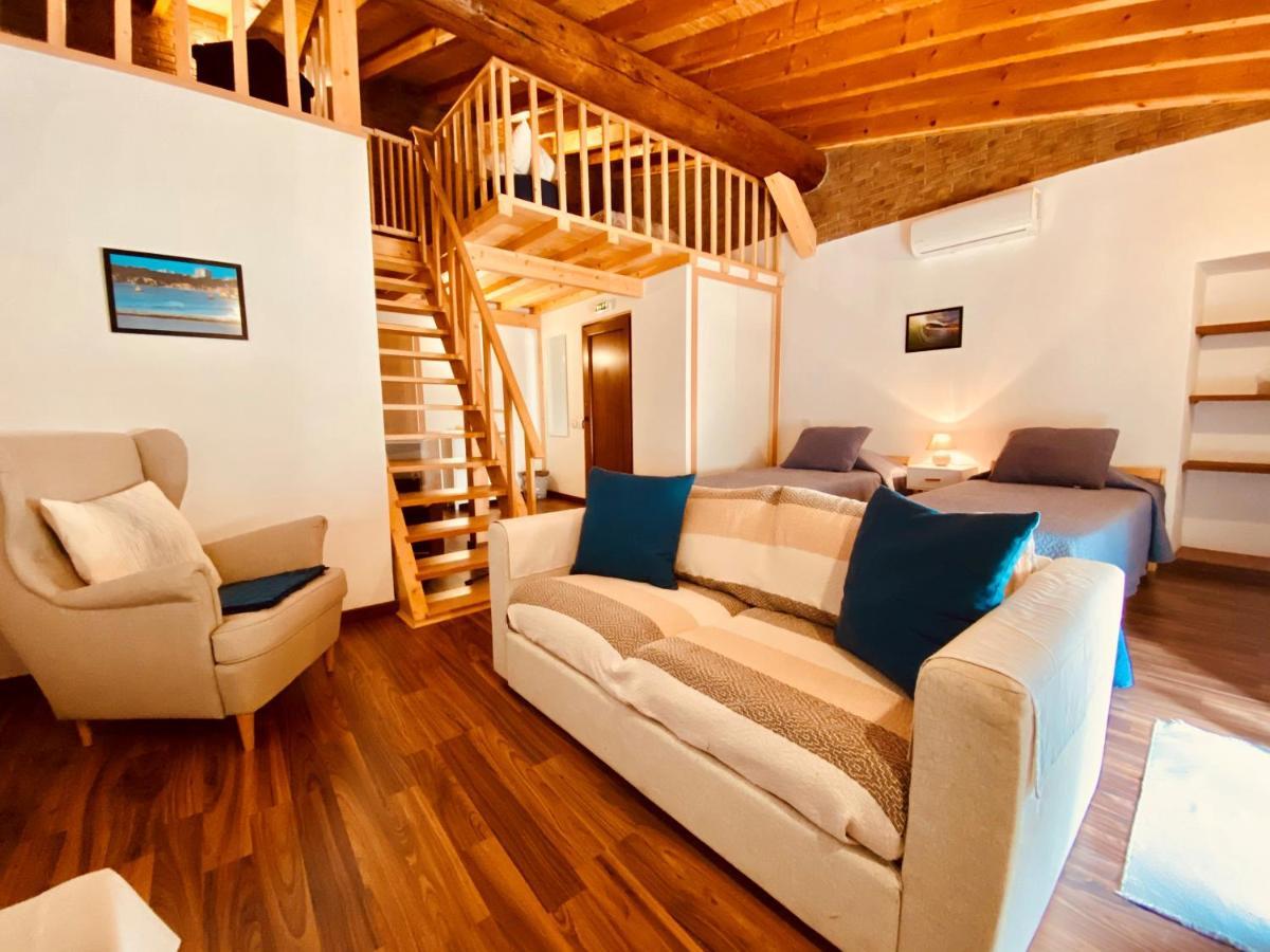 Family Room with Private Bathroom,1079485171:JPEG