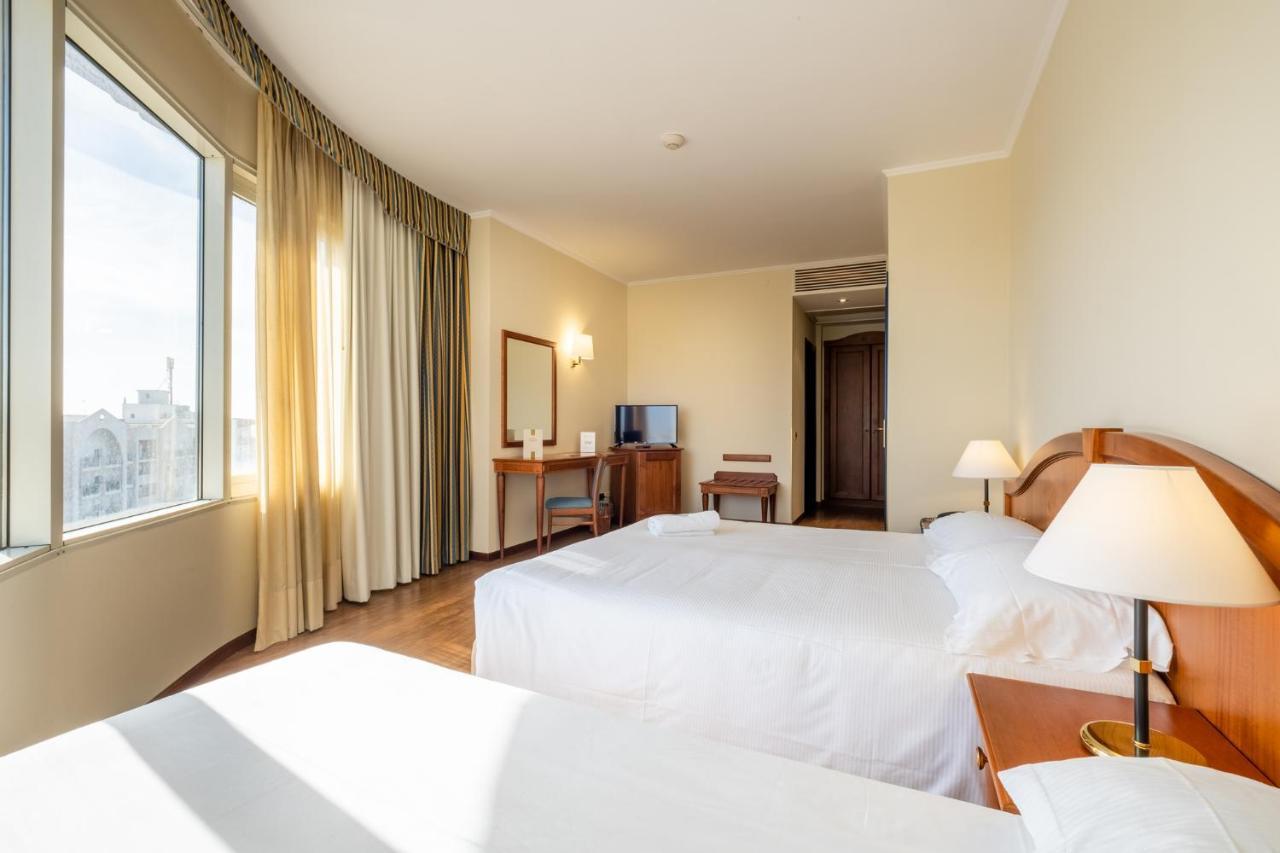 Triple Room,942291475:JPEG