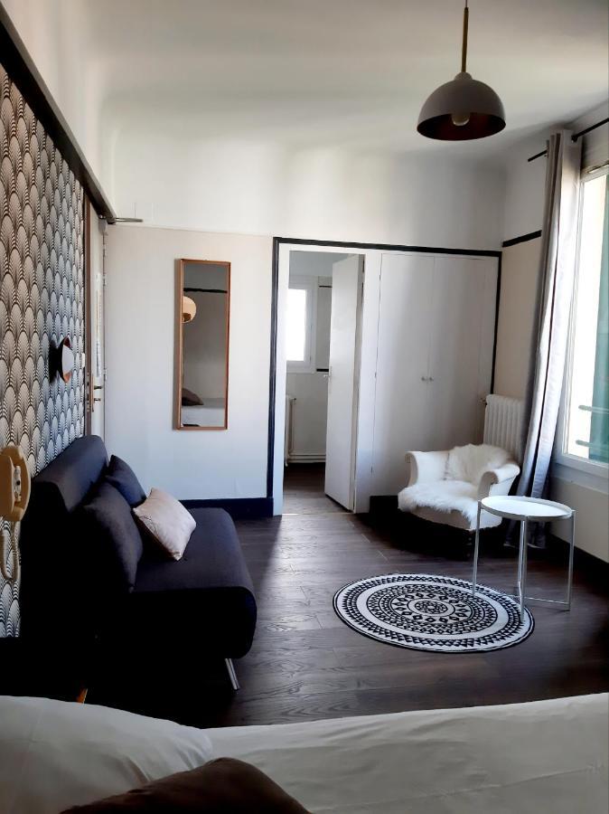 Deluxe Double Room Shower