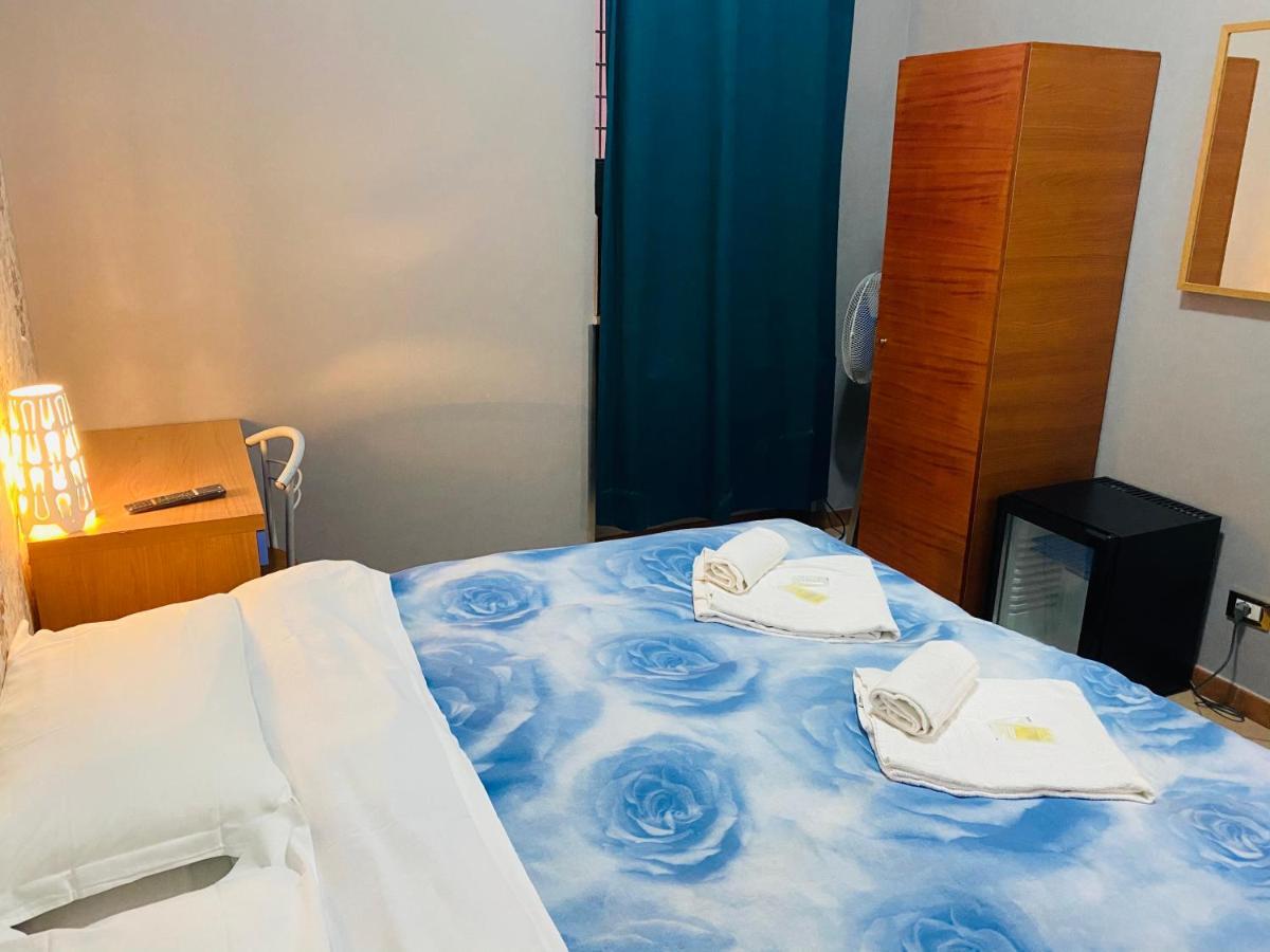 Double or Twin Room Bathroom