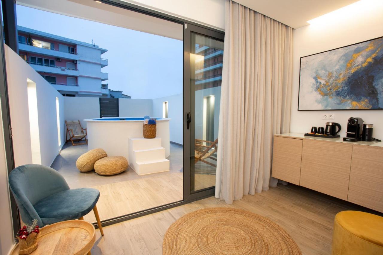 Junior Suite with 1 Kingsize bed, single Sofa bed and terrace with private pool,1187062894:JPEG