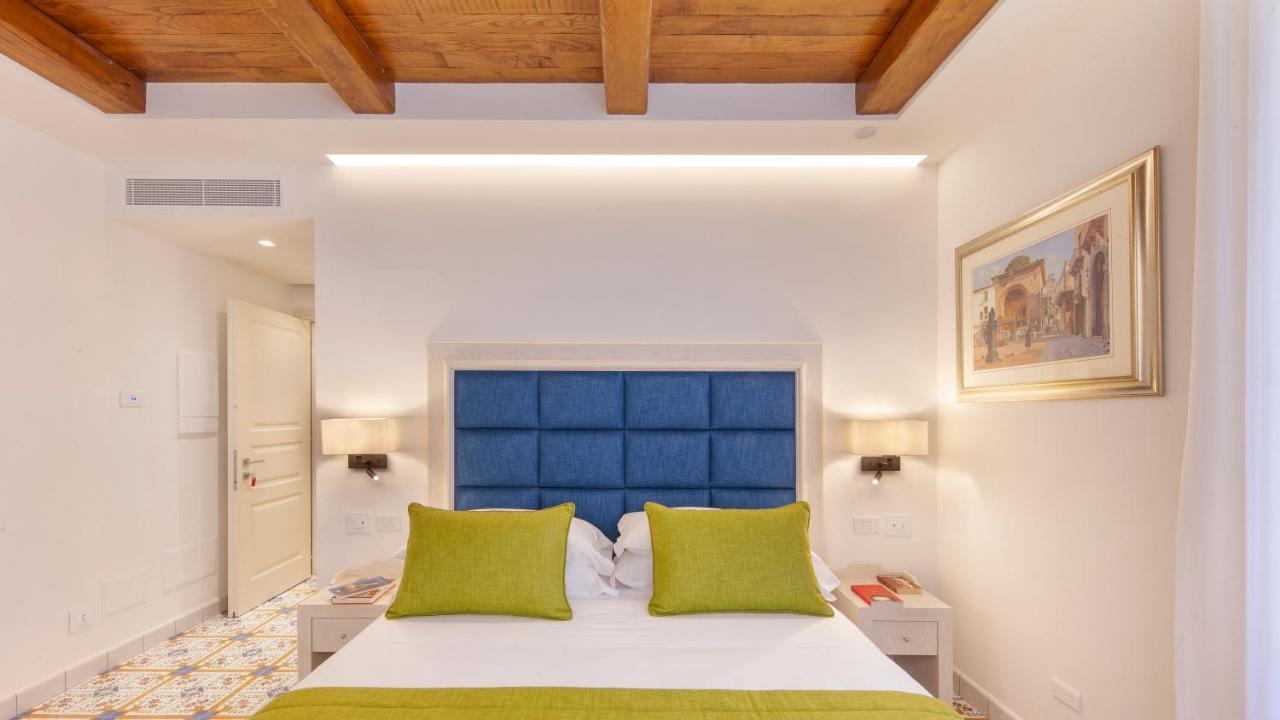 Deluxe Double or Twin Room City View