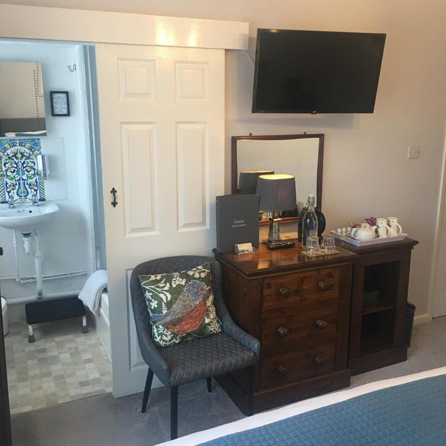 Double or Twin Room Private Bathroom
