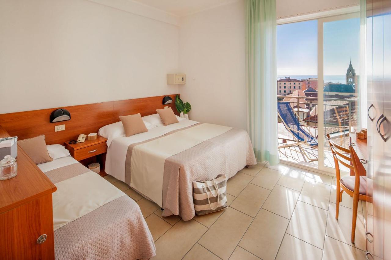 Habitación Triple con balcón