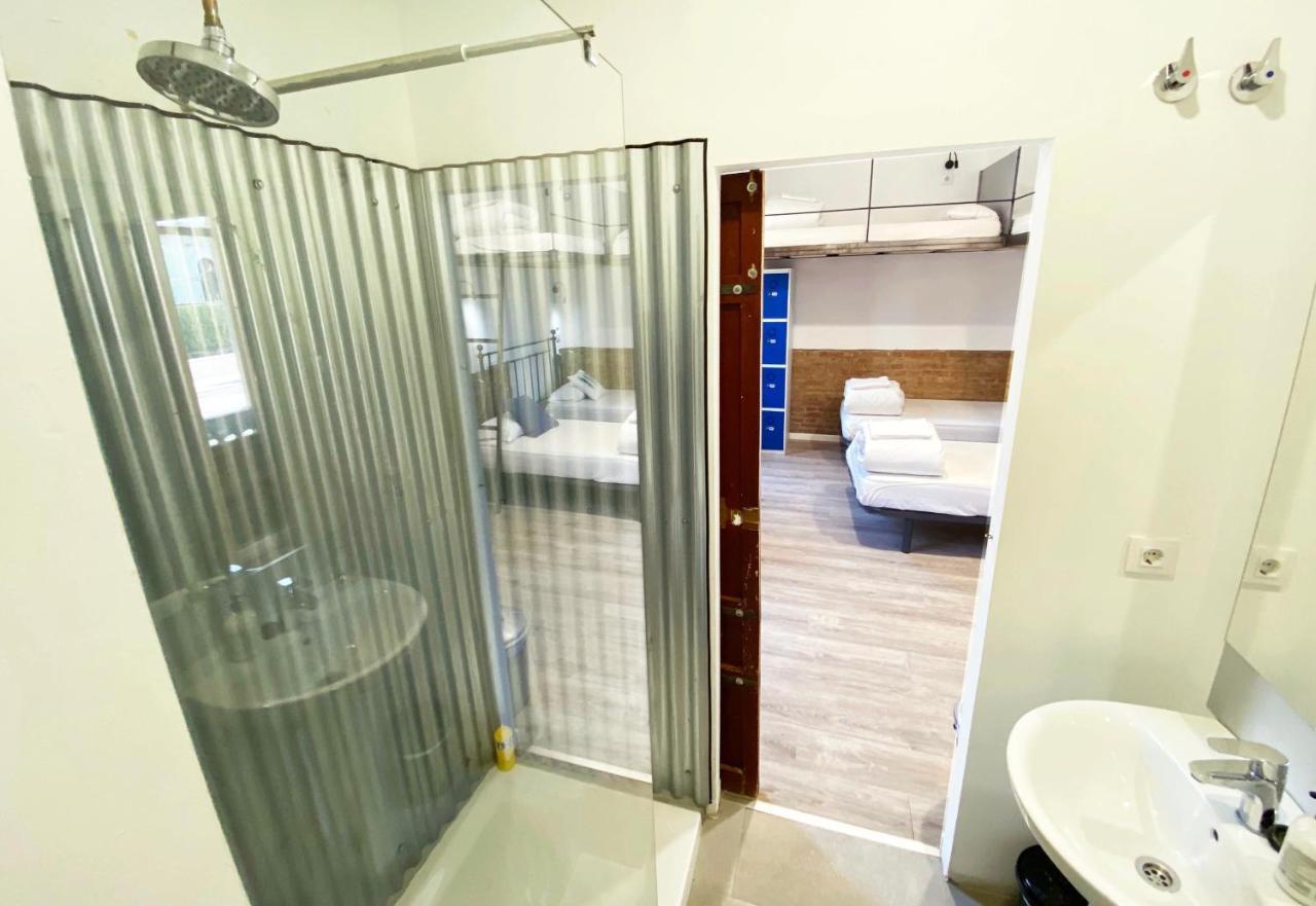 Bed 4-Bed Dormitory Room
