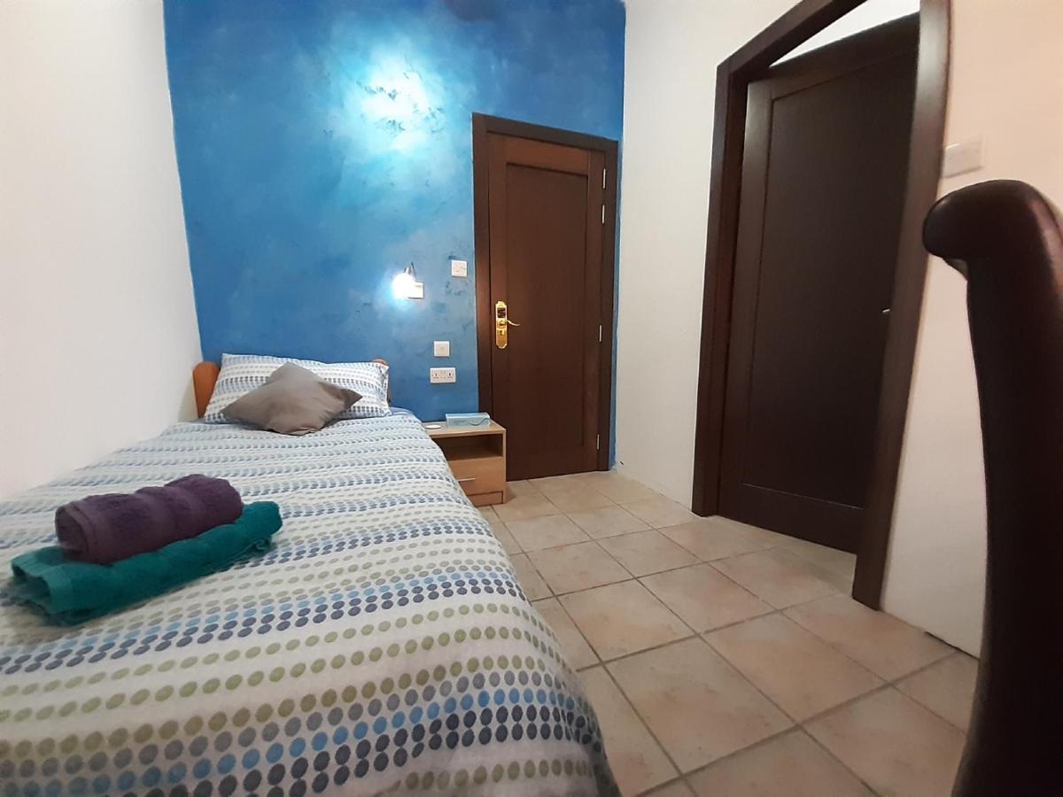Camera Singola con Bagno Privato