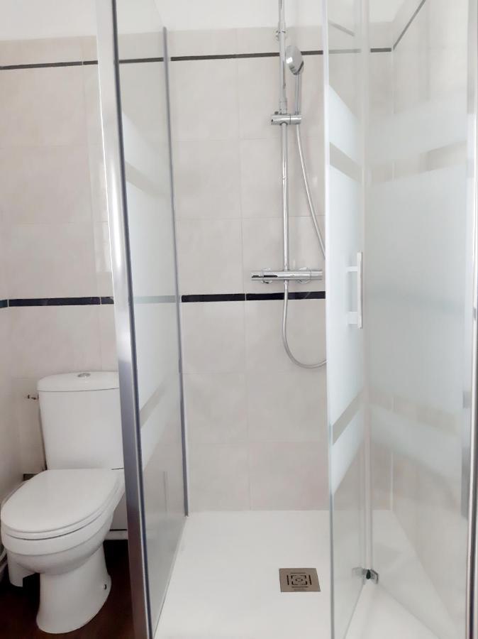 Deluxe Double Room Shower
