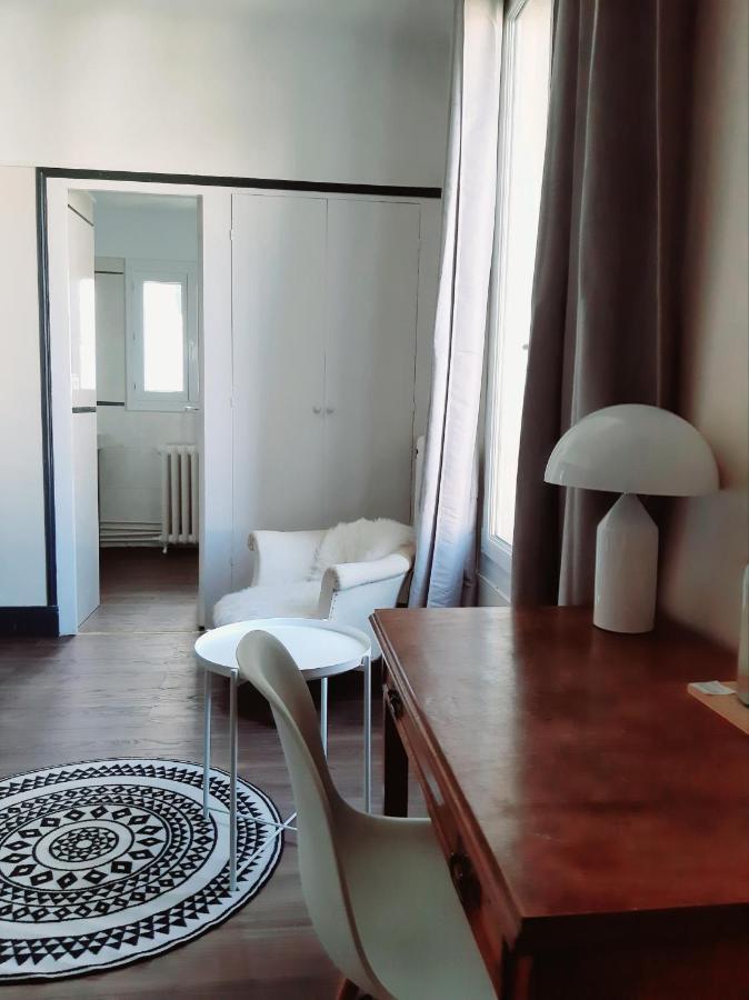 Deluxe Double Room Shower