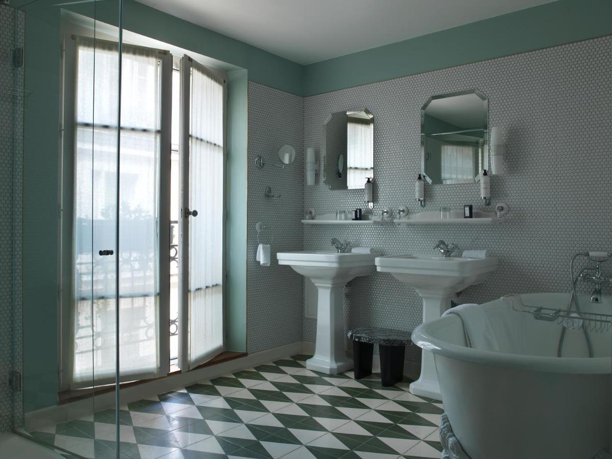 Signature Suite