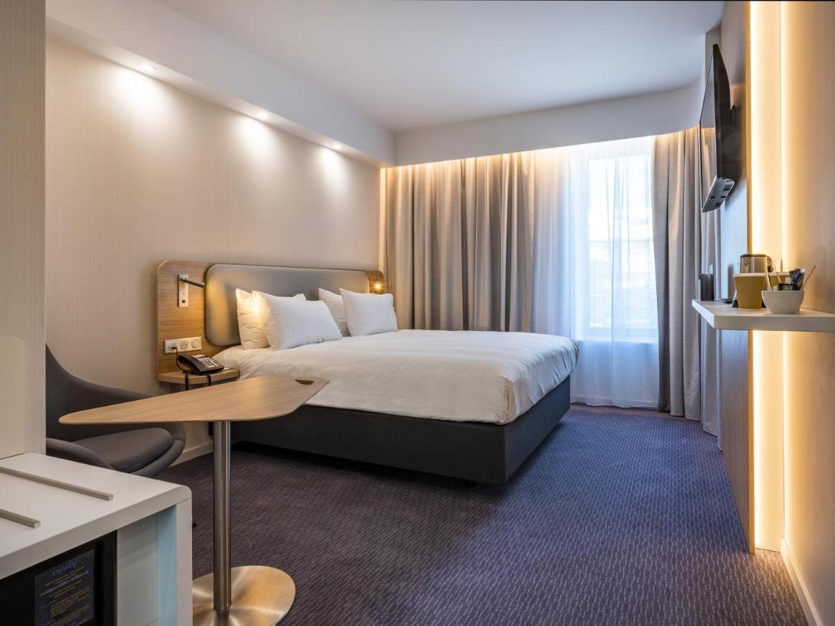 Standard Queen Room