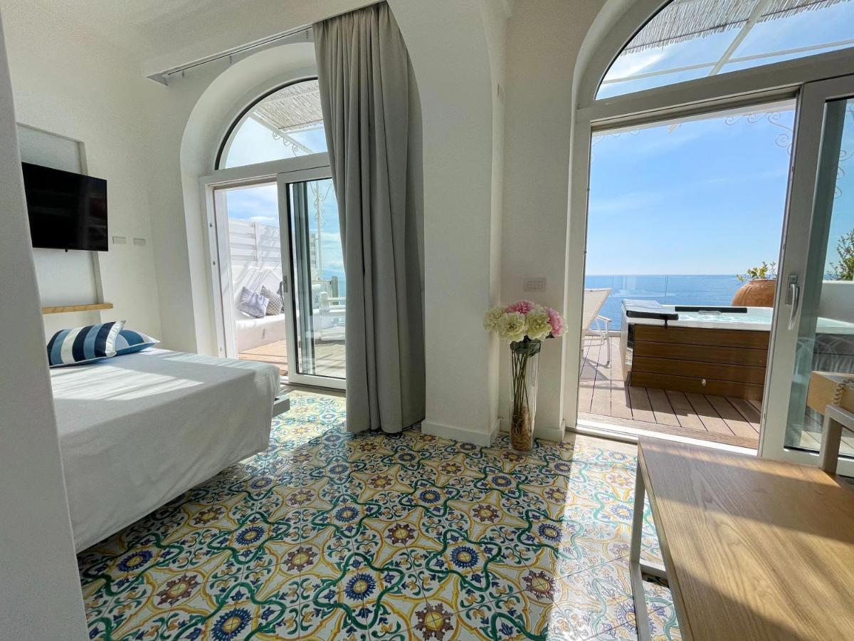 Deluxe Suite with Spa Bath,1088347522:JPEG